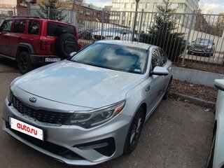 2019 Kia Optima IV Рестайлинг, серебристый, 1400000 рублей, вид 3