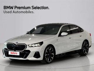 2026 BMW 5 серии 550e xDrive VIII (G60/G61/G68), белый, 10900001 рублей, вид 1