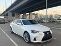 2018 Lexus IS 300h III Рестайлинг, белый, 2490000 рублей - вид 3