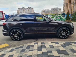 2018 Volkswagen Touareg III, коричневый, 4400000 рублей, вид 5