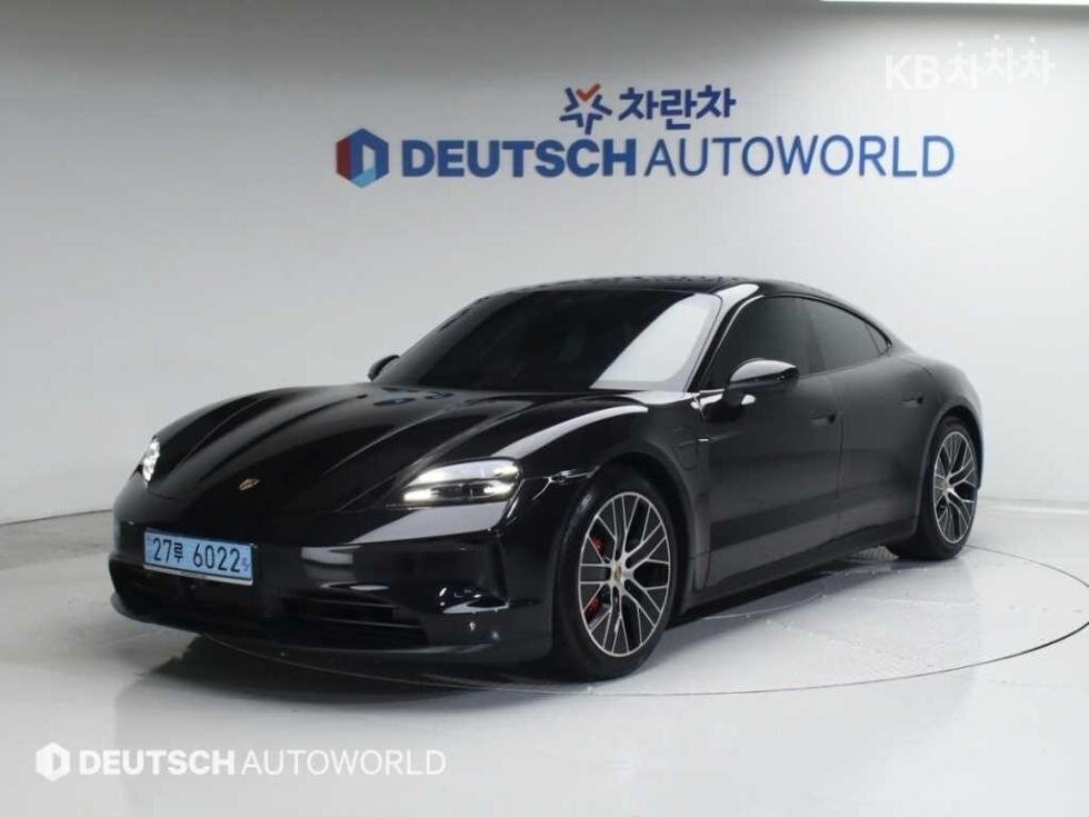 Открыть фотографии: Porsche Taycan I Рестайлинг