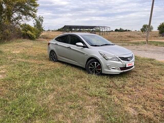 2016 Hyundai Solaris I Рестайлинг, серебристый, 600000 рублей, вид 3