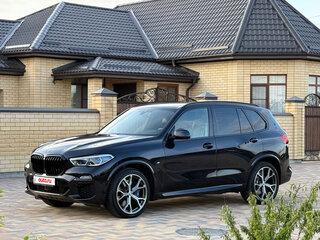 2020 BMW X5 40d IV (G05/G18), чёрный, 7200000 рублей, вид 2