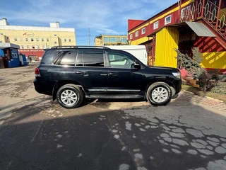 2018 Toyota Land Cruiser 200 Series Рестайлинг 2, чёрный, 4850000 рублей, вид 5
