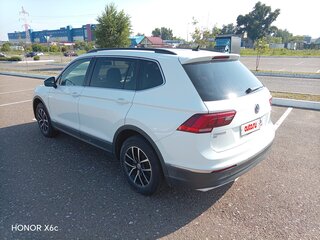 2020 Volkswagen Tiguan Allspace II, белый, 2500000 рублей, вид 4