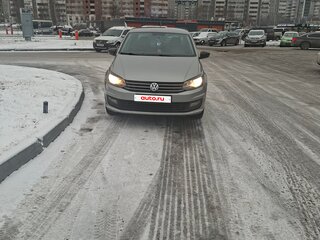 2018 Volkswagen Polo V Рестайлинг, серебристый, 900000 рублей, вид 2