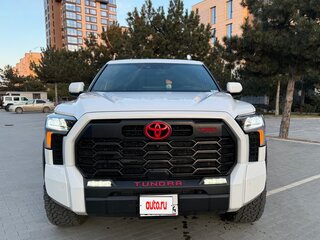 2022 Toyota Tundra Double Cab III, белый, 6990000 рублей, вид 2
