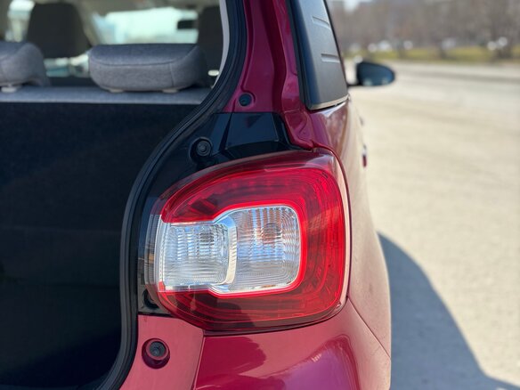 2016 Toyota Passo III, красный - вид 13