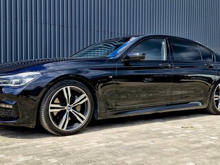 2017 BMW 7 серии Long 740Li xDrive VI (G11/G12), чёрный, 3550000 рублей, вид 3