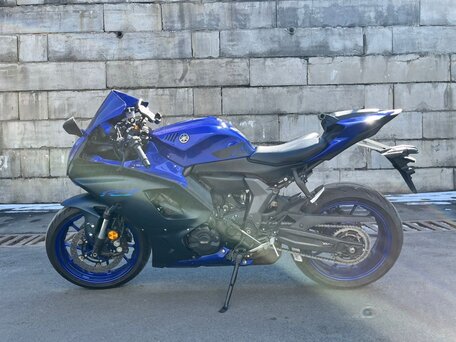 2022 Yamaha YZF-R7, синий, 950000 рублей, вид 2