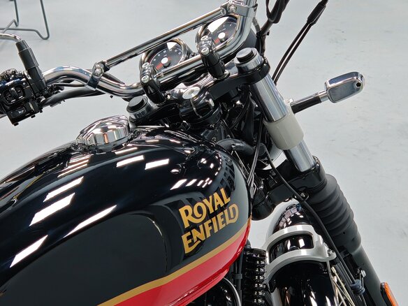 2025 Royal Enfield Interceptor, чёрный, 699000 рублей - вид 13