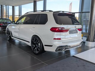 2019 BMW X7 40i I (G07), белый, 8800000 рублей, вид 3