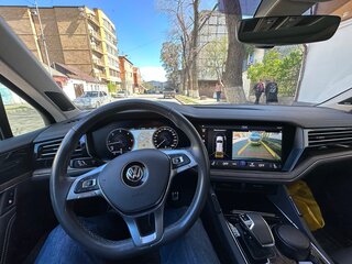 2018 Volkswagen Touareg III, чёрный, 4050000 рублей, вид 4