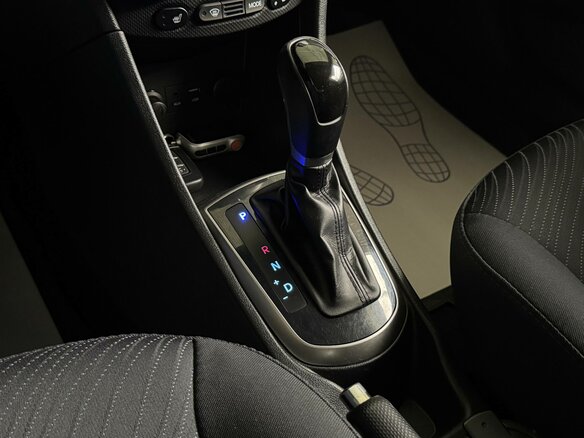 2015 Hyundai Solaris I Рестайлинг, белый - вид 16