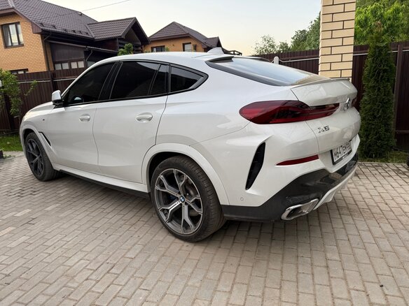 2021 BMW X6 40d III (G06), белый, 6200000 рублей - вид 17