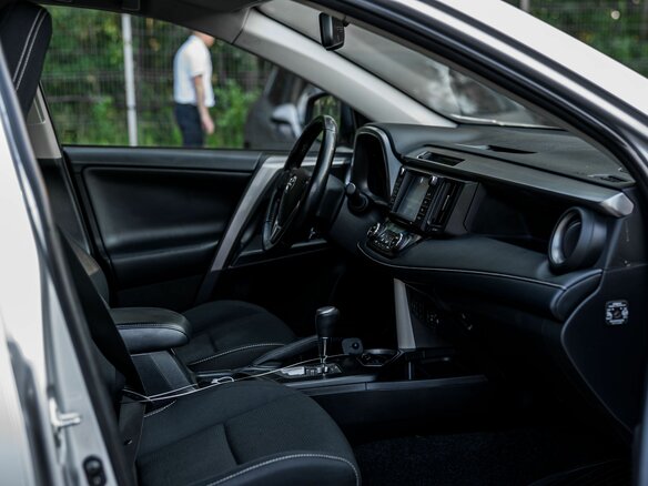 2018 Toyota RAV4 IV (XA40) Рестайлинг, серебристый - вид 14