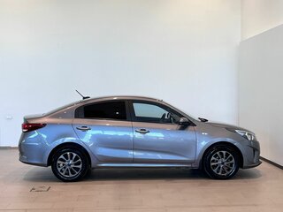 2020 Kia Rio IV Рестайлинг, серый, 1450000 рублей, вид 4