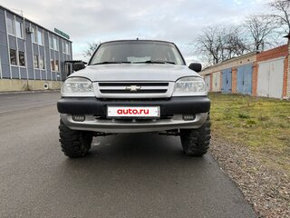 2004 Chevrolet Niva I, серебристый, 630000 рублей, вид 2