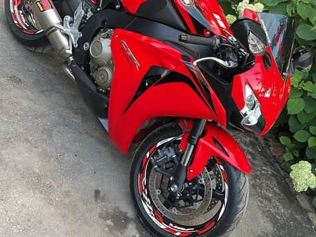 2008 Honda CBR 1000 RR/RA Fireblade, красный, 999999 рублей, вид 3
