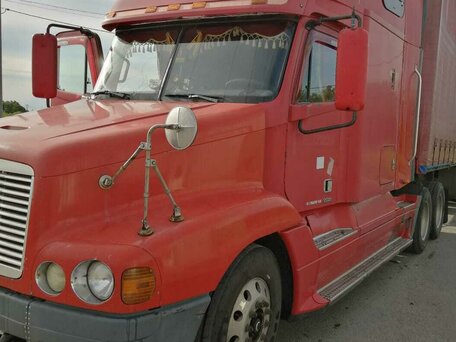 1999 Freightliner Century Class, красный, 3100000 рублей, вид 5