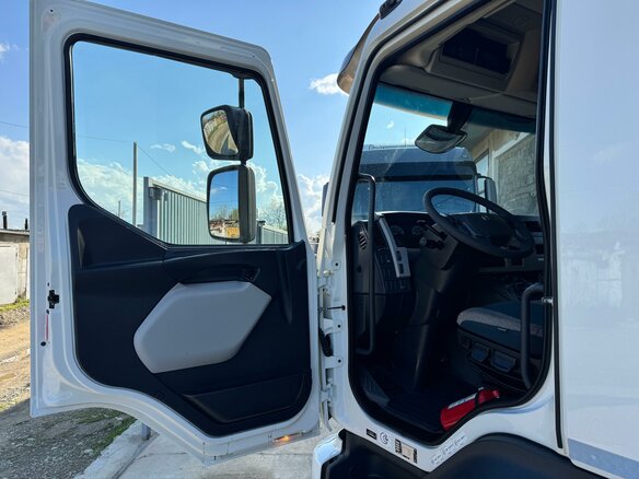 2014 Volvo FL, белый, 4000000 рублей - вид 16