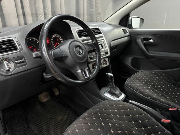 2013 Volkswagen Polo V, серебристый, 634888 рублей - вид 4