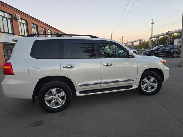 2015 Toyota Land Cruiser 200 Series Рестайлинг 1, белый - вид 14