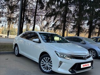 2017 Toyota Camry VII (XV50) Рестайлинг, белый, 2050000 рублей, вид 4