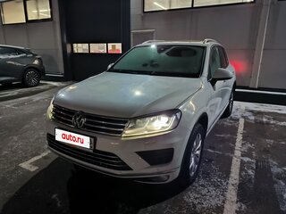 2016 Volkswagen Touareg II Рестайлинг, белый, 3550000 рублей, вид 2