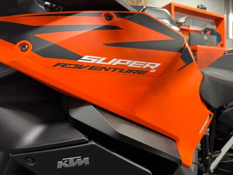 2025 KTM 1390 Super Adventure, оранжевый, 2600000 рублей, вид 3