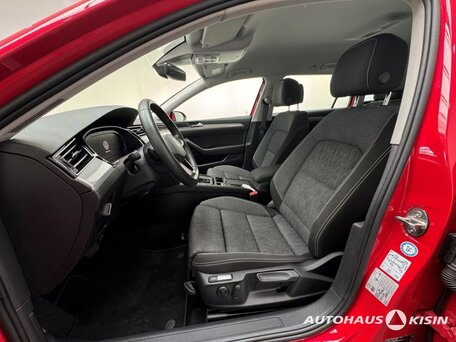 2023 Volkswagen Passat B8 Рестайлинг, красный, 2756000 рублей, вид 4