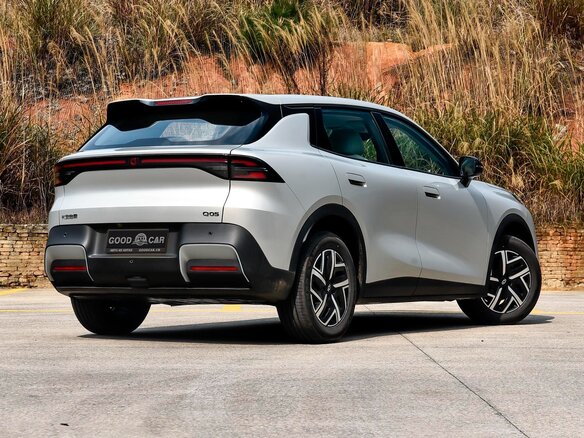 2026 Changan Qiyuan Q05 51.9 kWh II, серебристый - вид 4