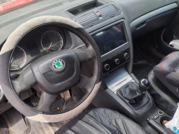 2011 Skoda Octavia II (A5) Рестайлинг, красный, 490000 рублей - вид 4