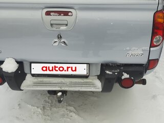 2013 Mitsubishi L200 IV Рестайлинг, серебристый, 1810000 рублей, вид 4