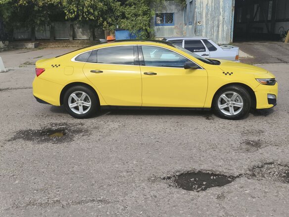 2022 Chevrolet Malibu IX Рестайлинг, жёлтый, 1335000 рублей - вид 1