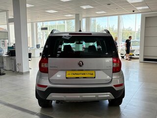 2017 Skoda Yeti I Рестайлинг, серебристый, 1550000 рублей, вид 4