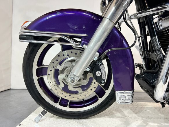 2010 Harley-Davidson Electra Glide, фиолетовый, 690000 рублей - вид 8