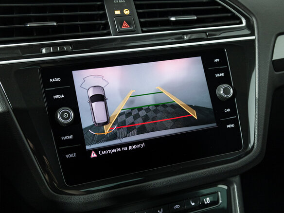 2020 Volkswagen Tiguan II, серебристый, 2100000 рублей - вид 15