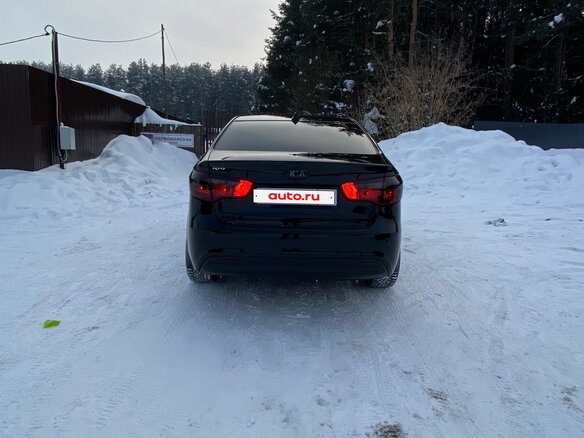 2013 Kia Rio 5-speed III, чёрный, 800000 рублей - вид 13
