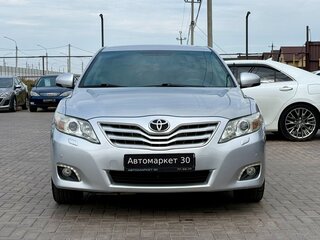 2010 Toyota Camry VI (XV40) Рестайлинг, серебристый, 1429990 рублей, вид 2