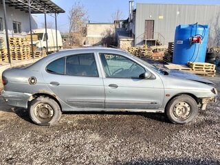 1997 Renault Megane I, серебристый, 70000 рублей, вид 1