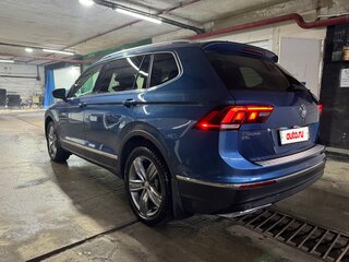 2020 Volkswagen Tiguan Allspace II, синий, 2900000 рублей, вид 5