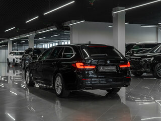 2022 BMW 5 серии 520i VII (G30/G31/G38) Рестайлинг, чёрный, 3250000 рублей, вид 4