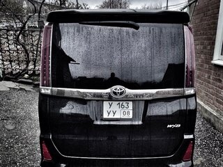 2018 Toyota Noah III (R80) Рестайлинг, чёрный, 3000000 рублей, вид 2