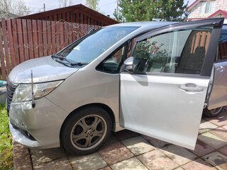 2016 Toyota Noah III (R80), серый, 1900000 рублей, вид 2