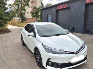 2017 Toyota Corolla XI (E160, E170, E180) Рестайлинг 1, белый, 2050000 рублей, вид 2