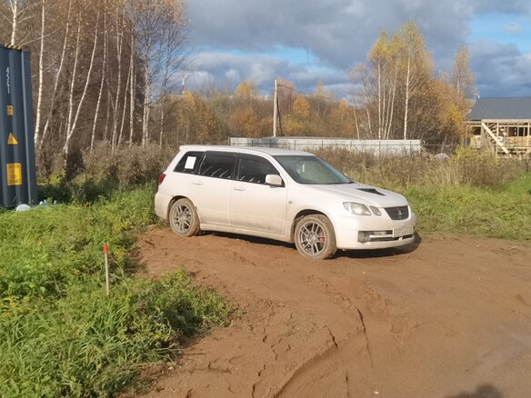 2002 Mitsubishi Airtrek I, белый, 700000 рублей
