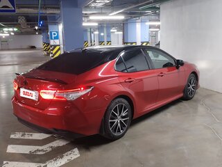 2021 Toyota Camry VIII (XV70) Рестайлинг, красный, 3680000 рублей, вид 5