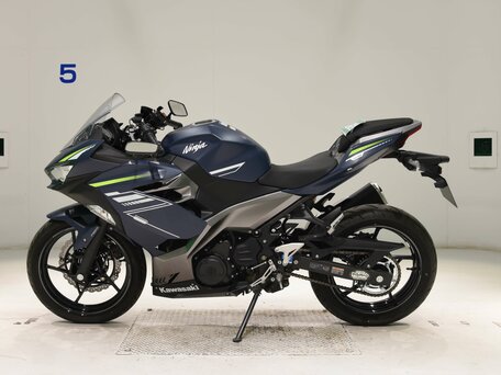 2021 Kawasaki Ninja 400, синий, 670000 рублей, вид 5