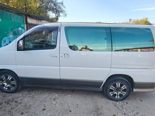 1997 Nissan Elgrand I (E50), белый, 450000 рублей, вид 2
